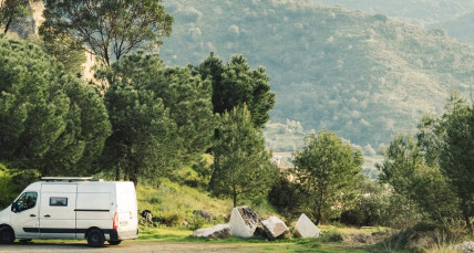 Camper in den Bergen Portugals
