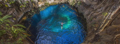Schwimmer in einer mexikanischen Cenote