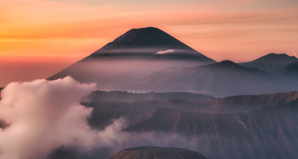 Blick auf einen Vulkan in Indonesien