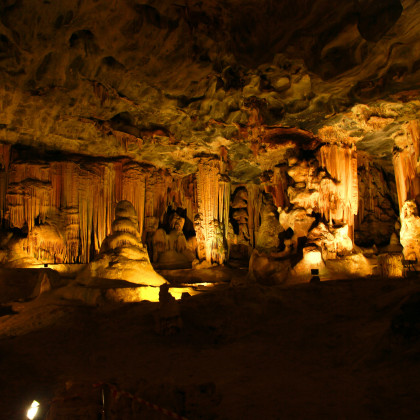 Blick auf die Cango-Höhlen