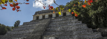 Blick auf einem Tempel im Reich der Maya in Mexiko