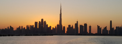 Blick auf Dubai bei Sonnenuntergang