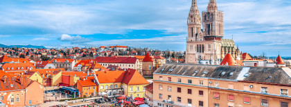 Blick über Zagreb über den Markt zur Kathedrake
