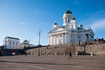 Blick auf den Senatsplatz und den Dom von Helsinki