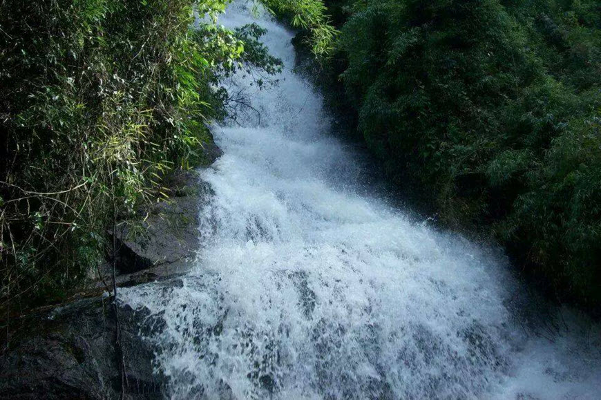 Wasserfall nahe Eco Caminhos, Brasilien