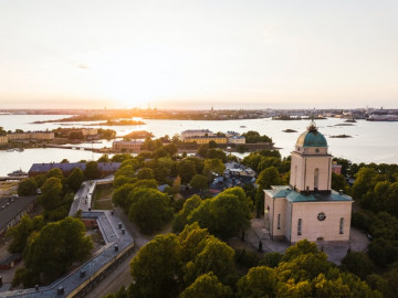Sonnenuntergang über der Seefestung Suomenlinna in Helsinki