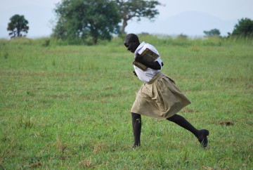 Schülerin in Uganda