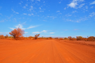 Blick auf eine Wüsten Straße in Australien