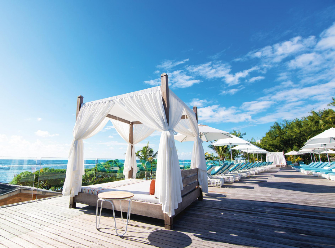 Poolbereich Radisson Blu Poste Lafayette Resort & Spa auf Mauritius