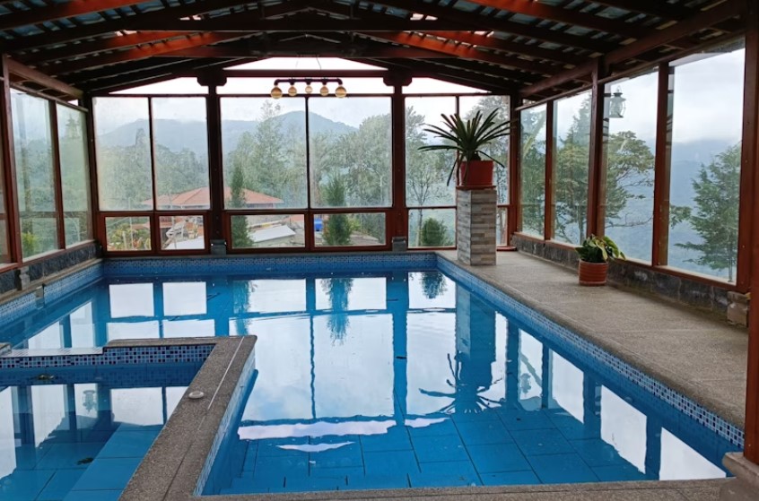 Pool in Privatunterkunft im Ecoturismo Comunitario Yunguilla